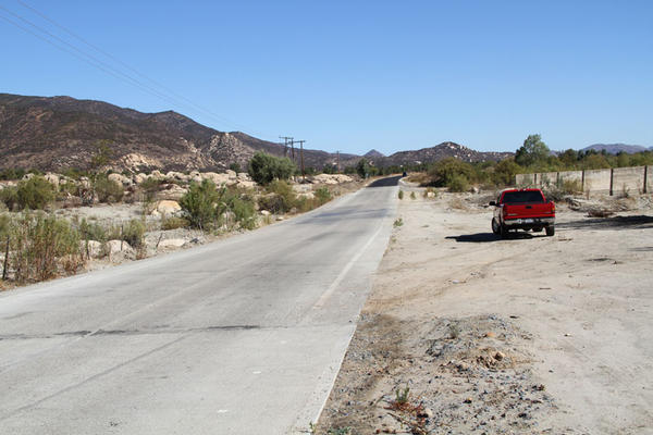 Vado de grandes dimensiones en la intersección del Arroyo Guadalupe con la carretera Francisco Zarco-El Porvenir-El Tigre.