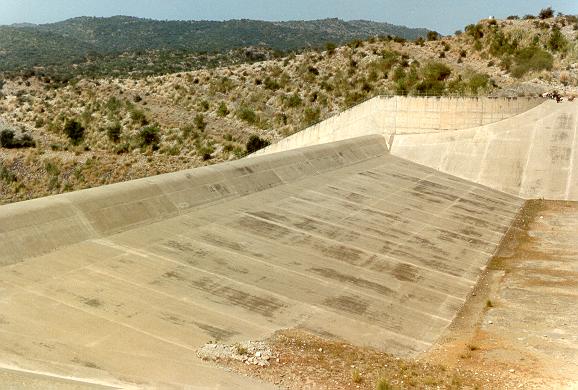  Emergency spillway at Mangla Dam, 
Pakistan 