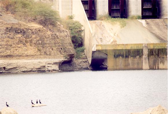 Close-up of ski-jump spillway at Poechos Dam, showing erosion damage (2003).