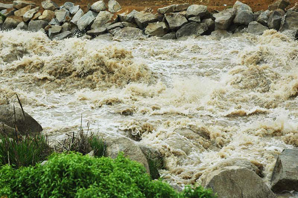 Outlet of Tinajones feeder canal, Lambayeque, Peru (2008)