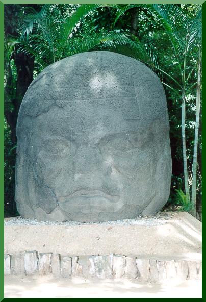 Olmeca statue at Parque La Venta.